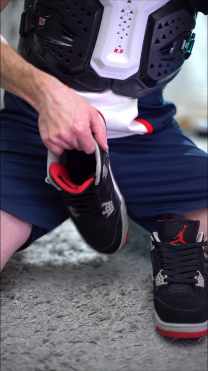Sneakersmax98: Spelen met Jordan retro iv sneakers en binnen klaarkomen