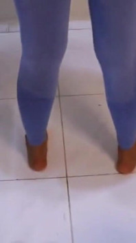 Adik tiriku yang seksi ngelakuin gaunnya dan aku akhirnya ngentot memeknya habis-habisan di kamar