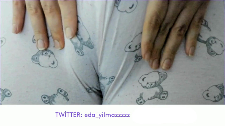 bigass_sexy_bigboobs: CAMELTOE- COÑO HINCHADO- MASTURBARSE CON PIJAMA