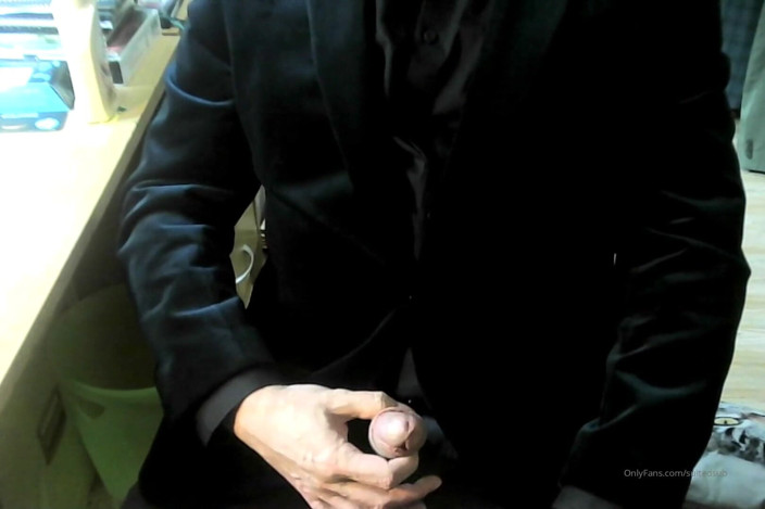 SuitedSub: Erbärmlich in Velvet Jacke