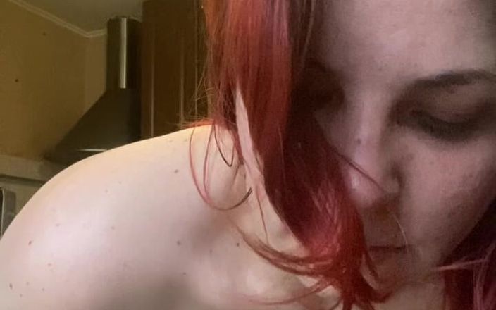 Elena917: Testando parafusos para peitos BDSM