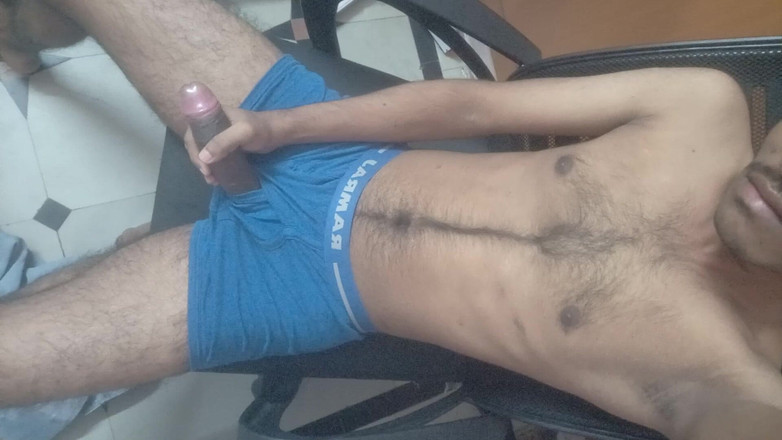 Suhas: Lelaki Blue Undiee