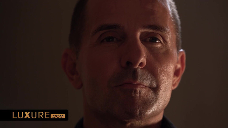 Luxure: Tiffany Leiddi трахают в анал перед ее мужем