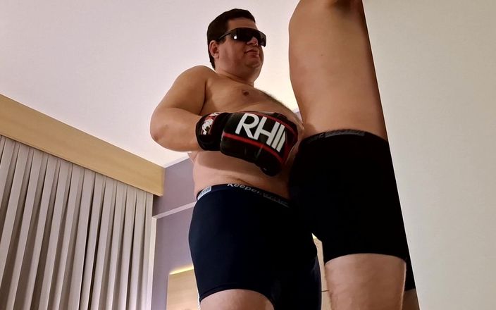 Combat and fetish: Cảnh sát Hitterboxer cho tôi gutpunching