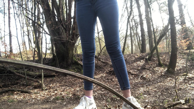 Arteya: Orinar en el bosque
