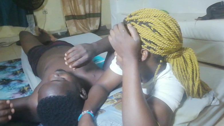 Pornsexlive: Am Tag der Mietzahlung hat sie mich ficken lassen, um...