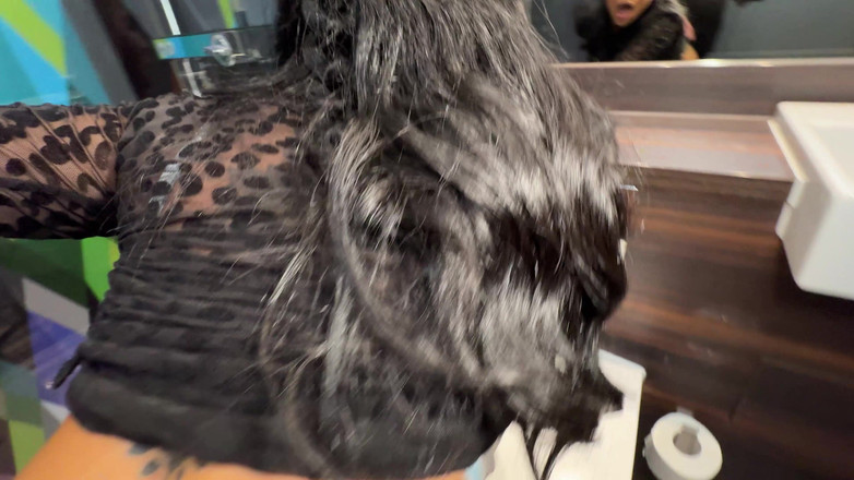 Yasmina Khan: 공공 화장실에서 나를 따먹는 Danny D