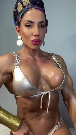 Alesyamuscledoll: Muscoli dorati