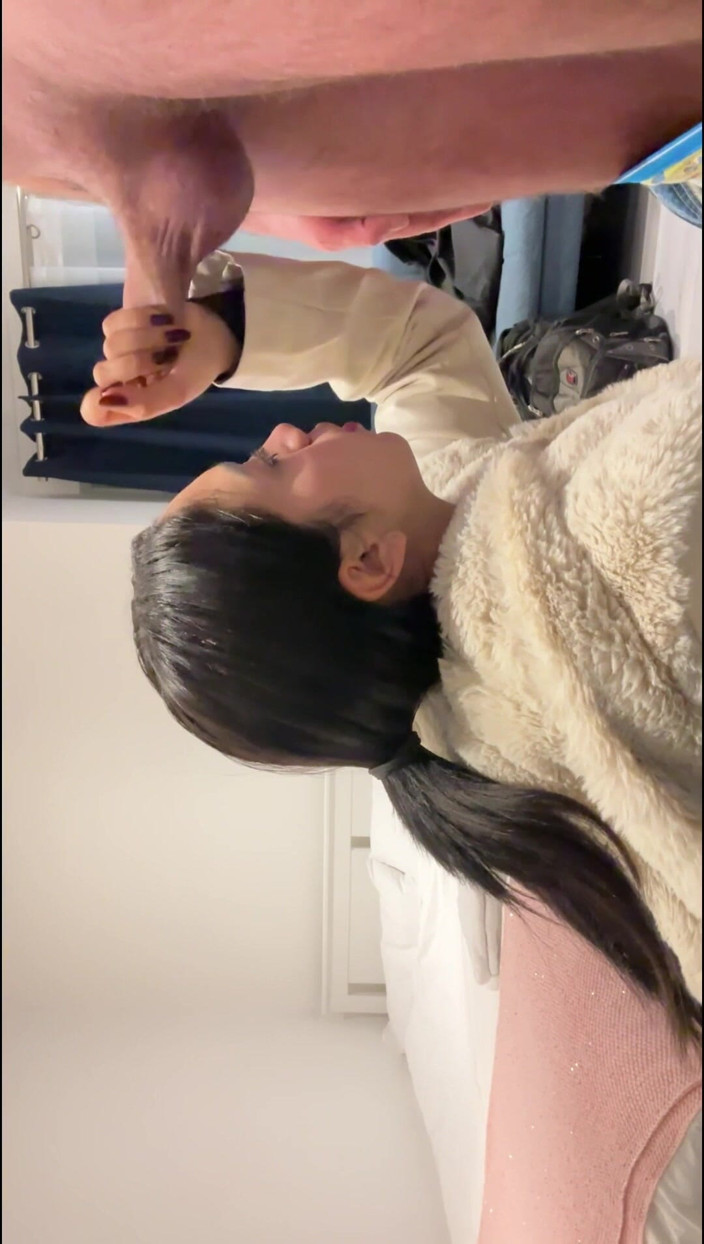 Mr Moneyshot: 교내 음란한 소녀의 POV 오럴