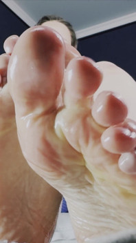 Asmr si cewek pecinta fetity kaki dilumuri minyak sampai muncrat - pov