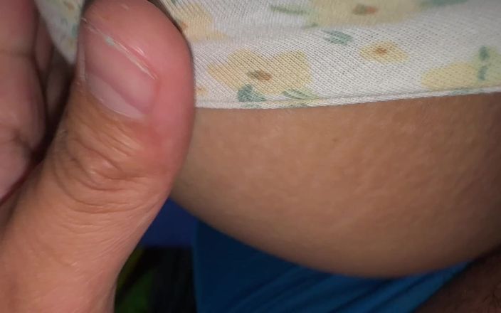 Gordo fuck: Я трахаю свою зведену сестру перед тим, як піти в коледж. Вона бачить, що я мастурбую, і каже мені не трахати її в дупу.