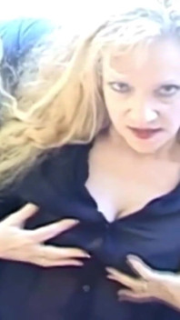 Această curvă franceză blondă are parte de o șarjă mare de spermă pe față