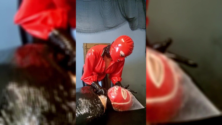 Madame Moira Dominatrix: Respirazione Estrema Su Uno Schiavo Mummificato in Lattice