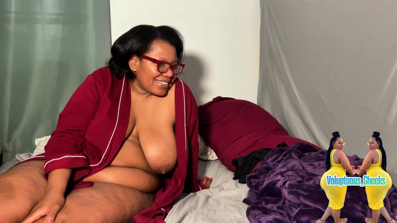 Voluptuous Cheeks: Phim bẩn thỉu Nite 1