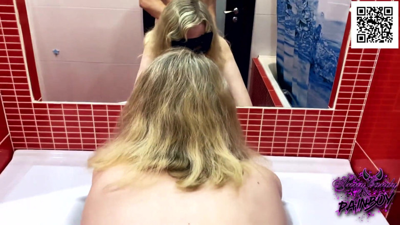 AnnyCandyPainboy: Futai în baie cu cel mai bun prieten al soțului în timp...