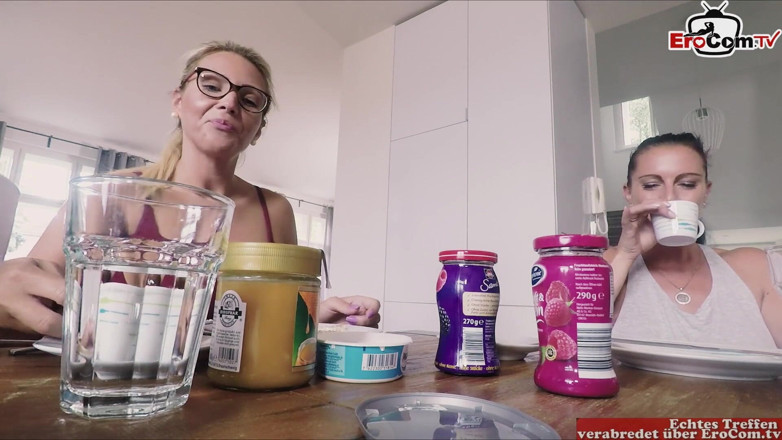 EroCom: Rubia ama de casa alemana en medias por cocina sexdate