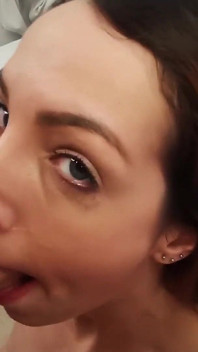 Liz Rainbow ile süper ıslak oral seks