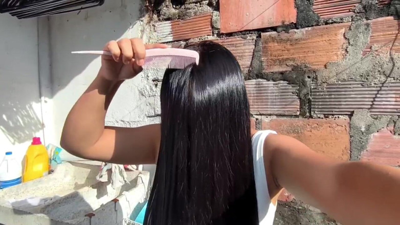 Isabel: Chải tóc ướt át của tôi trong ánh nắng mặt trời, cho đến khi...
