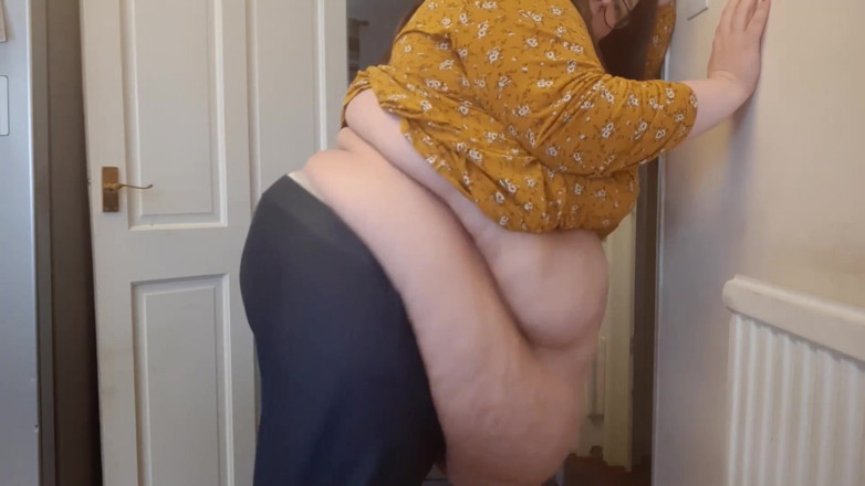 SSBBWLadyBrads: Товстушка товстушка трясе животом і ворушить