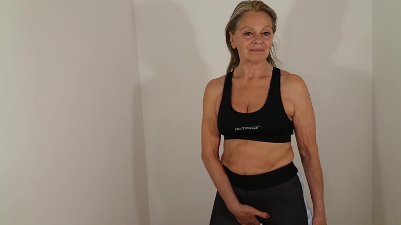 martinawest: ¡la Abuela Lleva Tangas Y Mallas!