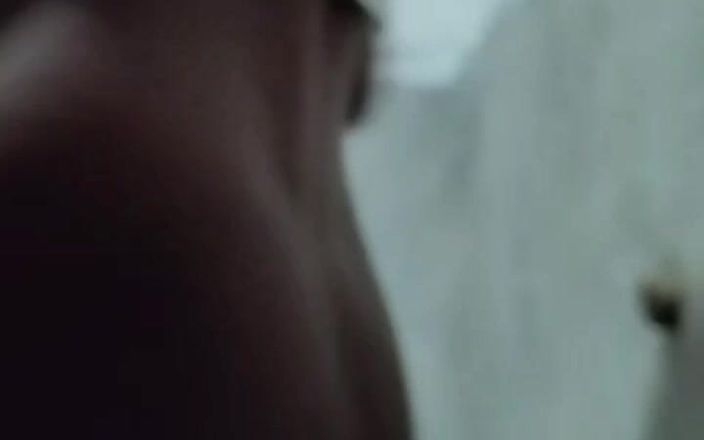 Deshi boys: Cowok imut india lagi asik muasin dirinya sendiri di toilet
