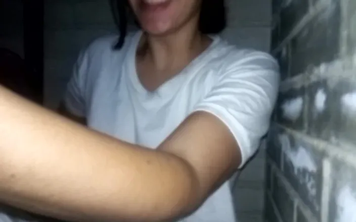 Nathalieprez4: I Masturbate on the Balcony of My House in Front...