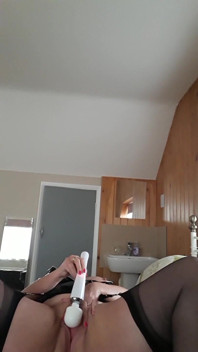Gioco con un dildo nel culo