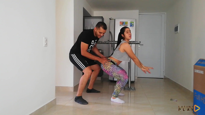 LatinaPlay: Латина тінка трахається з її тренером у тренажерному залі