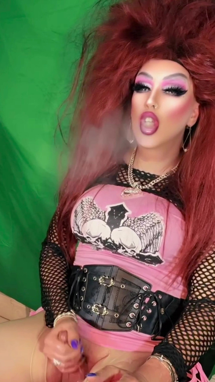 Shelly Robertss: और, अधिक, अधिक