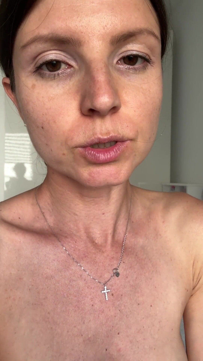 Gina Gerson: 장난감으로 솔로 스트랩과 보지 섹스