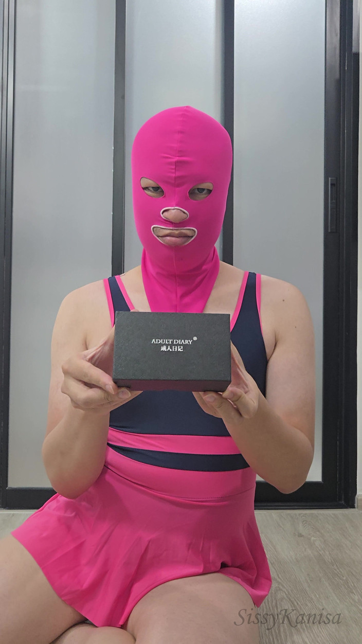 SissyKanisa: Sissy Kanisa Unbox Her New Toy. Rose Mouth Plug Dildo