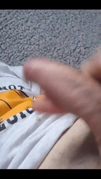 Vysokoškolský chlapec v hidžámu je nadržený