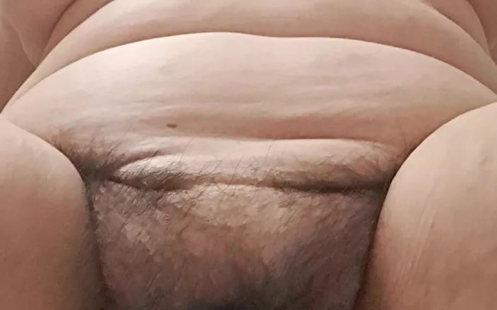 Mommy big hairy pussy: MILF Shows with Pelvic Movements How She Likes to Fuck