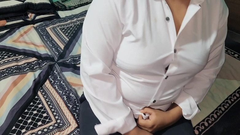 Banglavabi: Przyrodnia siostra nie jest w domu, więc przeleciałem moją ojczymę...