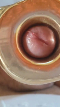 Jongen close-up strakke onbesneden eikel opgewonden