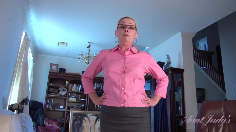 Aunt Judy's: Auntjudys - Twoja owłosiona milf ciocia Liz pozwala spust w jej...