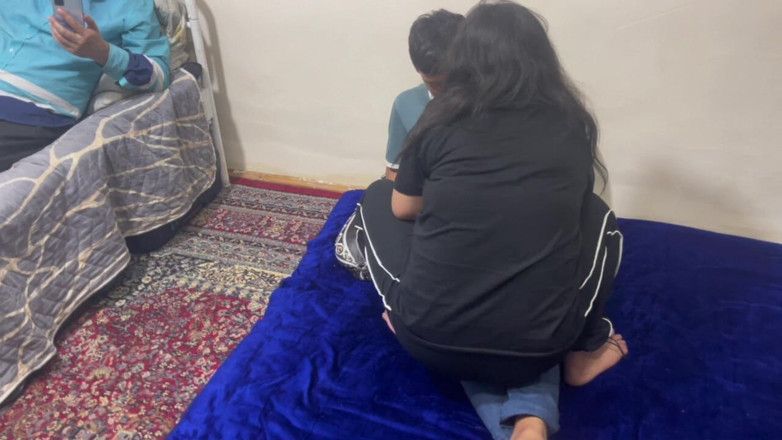 Roben: Cuckold echtgenoot neukte zijn vrouw in een jonge man