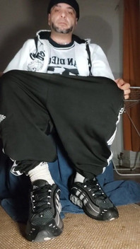 The Dregsau Dj-bro Pisses in His Pants.