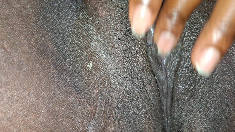 BMCs: 歌词大意： 因为如此多的快感而大声呻吟 美味的狂野风格
