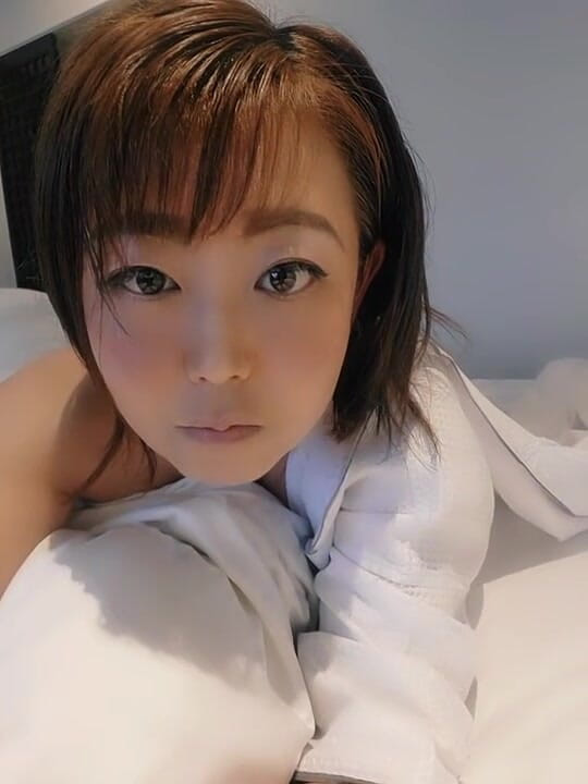 Mayumi Kanzaki: Greetings From Bed