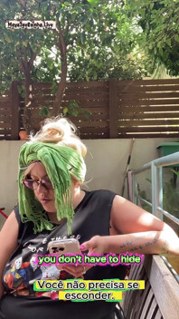 Ritual de fumar al aire libre - grandota brasileña milf diosa