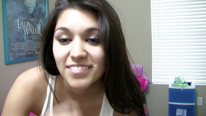 Solo Austria: Petite teen showing off her body