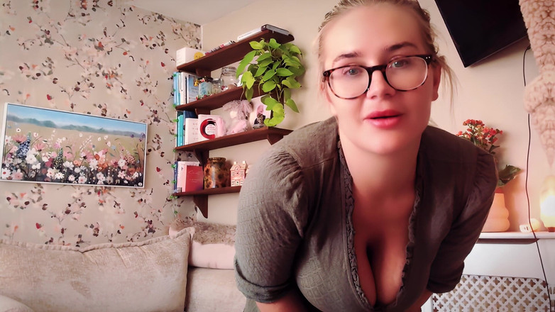 JessieHH: Chycena ve špinavém praní nevlastních maminek - zdarma