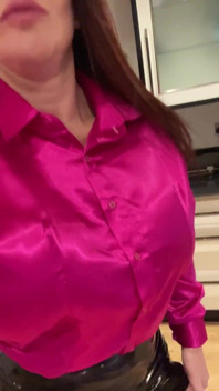 O melhor vídeo de fetiche de blusa de cetim