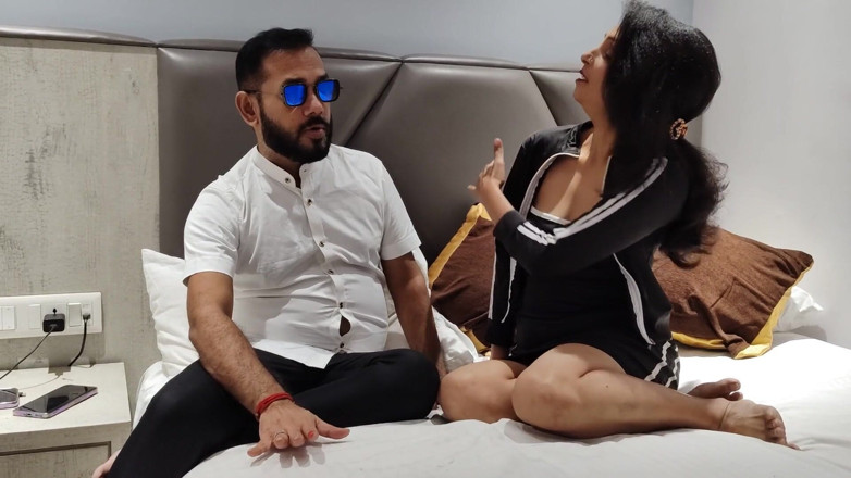 Anjalisingh_sexy: Un bărbat și-a chemat secretara în camera lui și a futut- un videoclip...