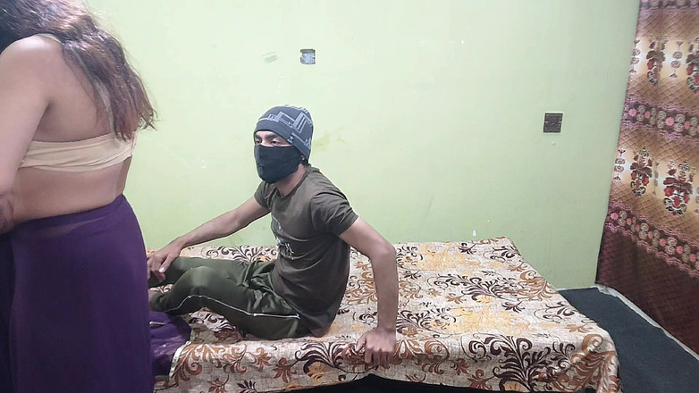 Pakistani CoupleX: Socrul indian desi a părăsit nora lacomă cu ademenirea proprietății