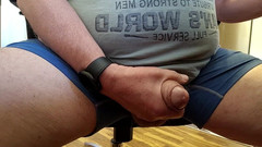 CiccioloBrizzolo: Je me masturbe avec ma grosse bite et je jouis