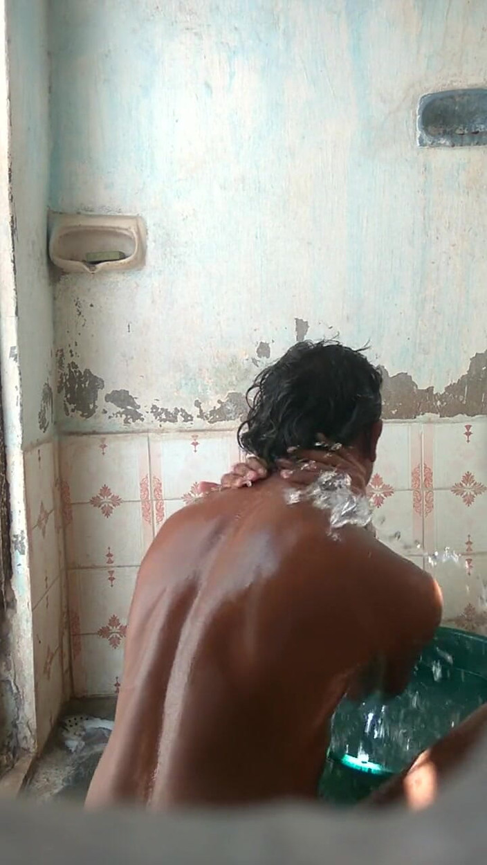 Mukesh Solanki: Venkovní koupel