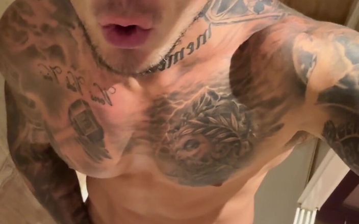 BoyGym: Semihard Pissi Bet hard peut vous séduire
