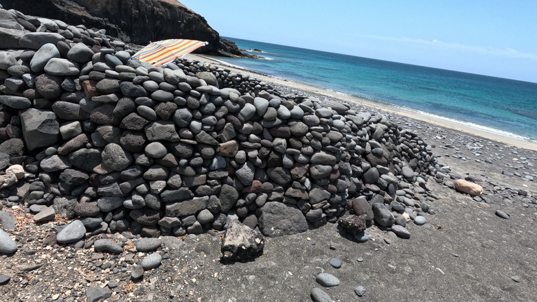 Emma Voyeur: Cowok ini ngeliat cewek bugil di pantai dan mulai